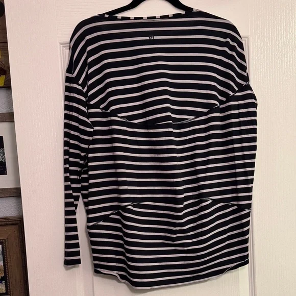 Lululemon Back in Action Long Sleeve Top - Picture 4 of 5